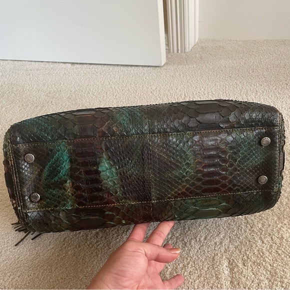 ❤️keeping❤️ CHANEL PYTHON TOTE NEW brown green python tassel beautiful ❤️ - Picture 8 of 16